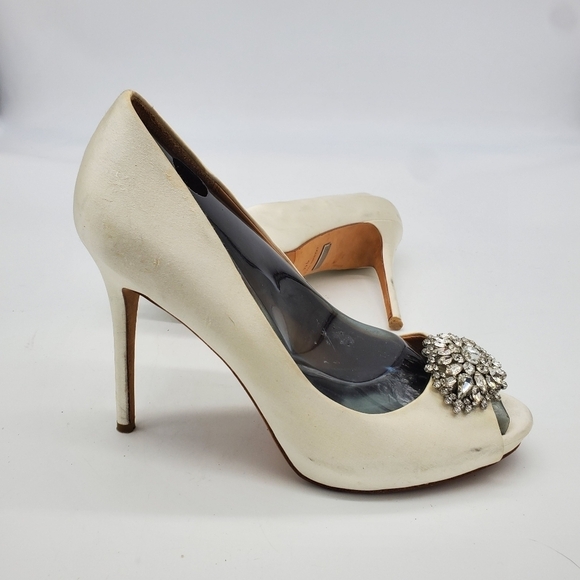 Badgley Shoes Women 9M Mischka Jeannie Ivory Satin Evening Platform Bridal Pumps - Picture 10 of 11